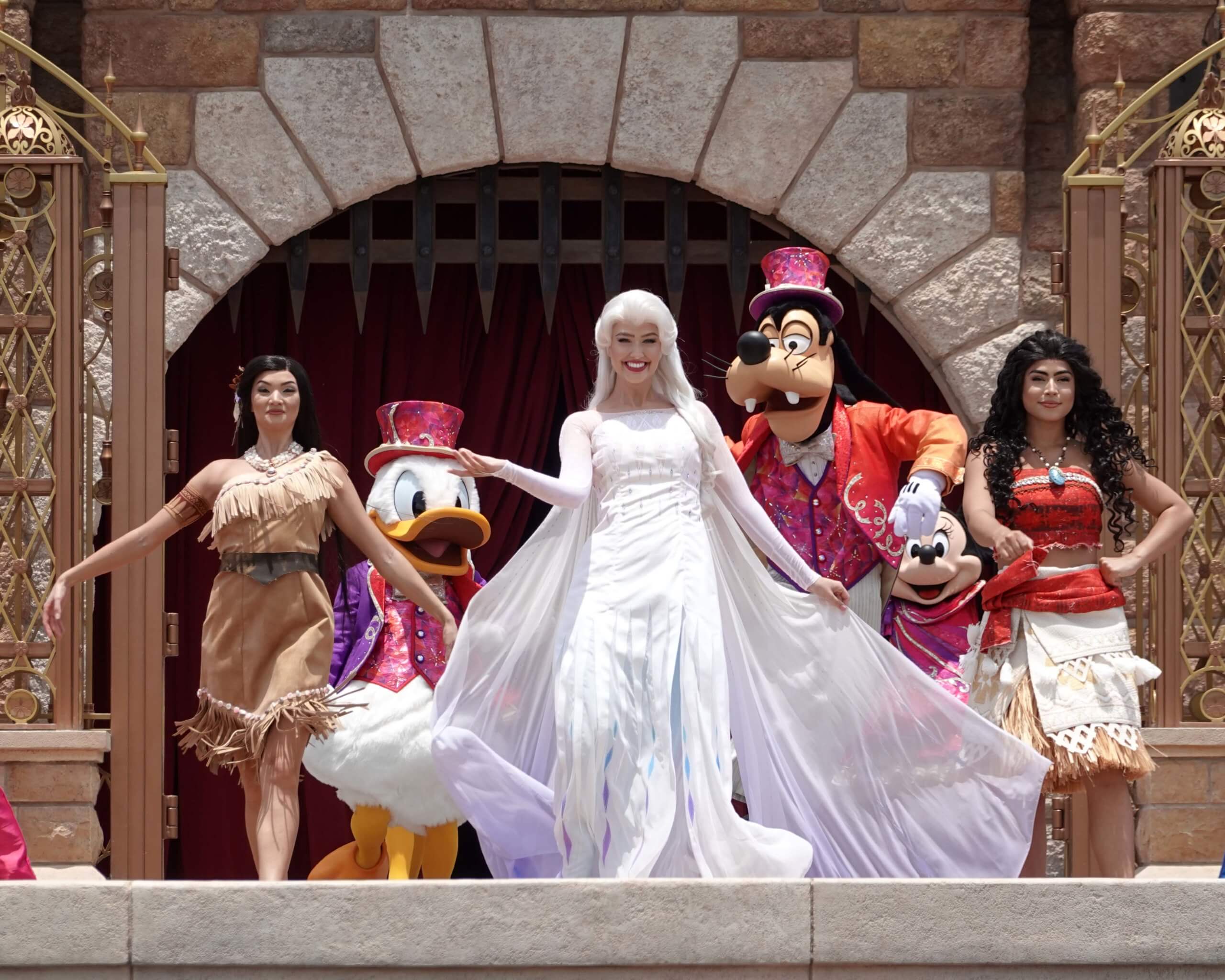 寶嘉康蒂、慕安娜、愛莎女王,三位勇敢嘅公主及女王同場,透過其冒險故事及樂曲,啟發賓大家無懼未知未來,敢於追夢。