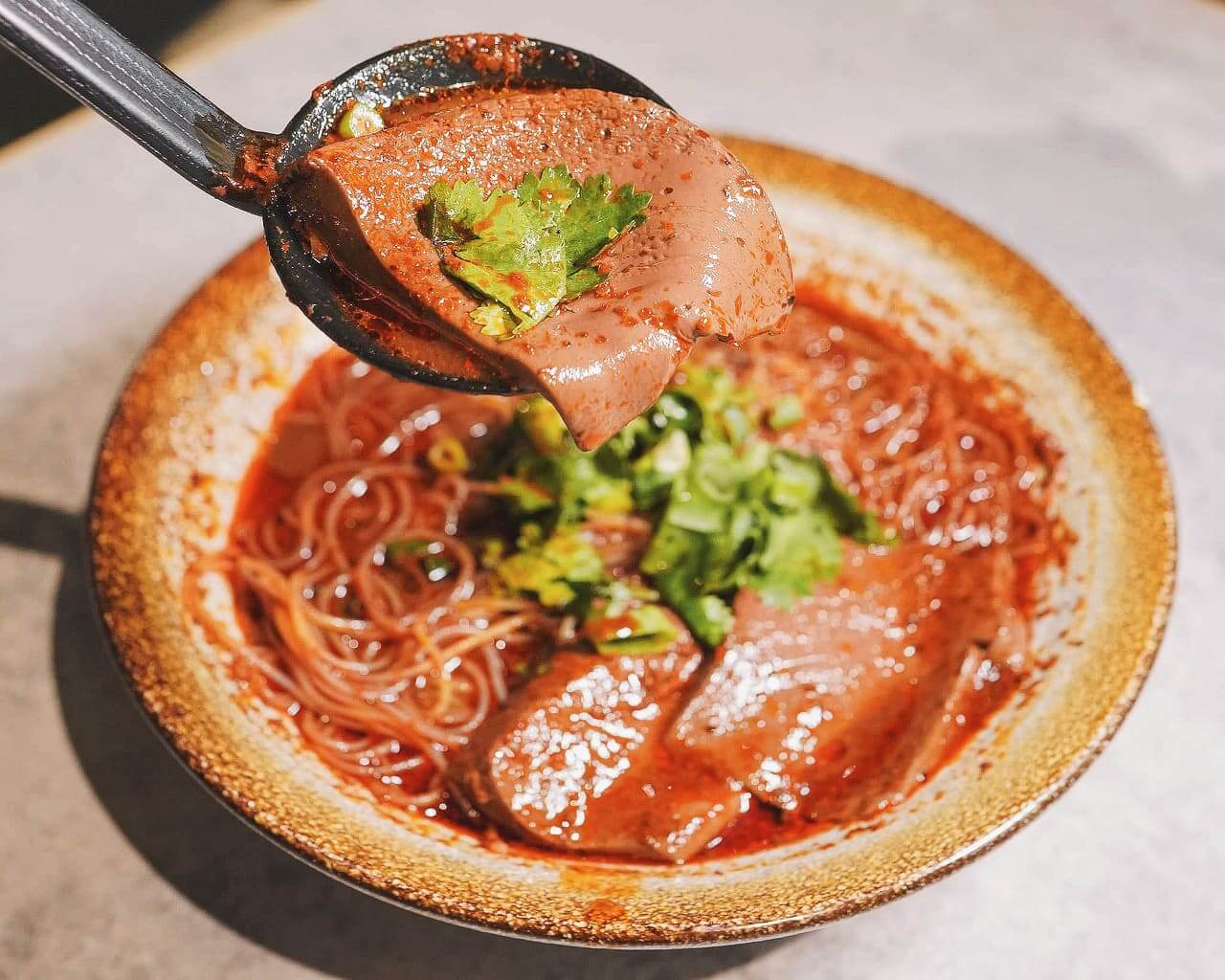 台灣直送鴨血,香辣又營養價值豐富。