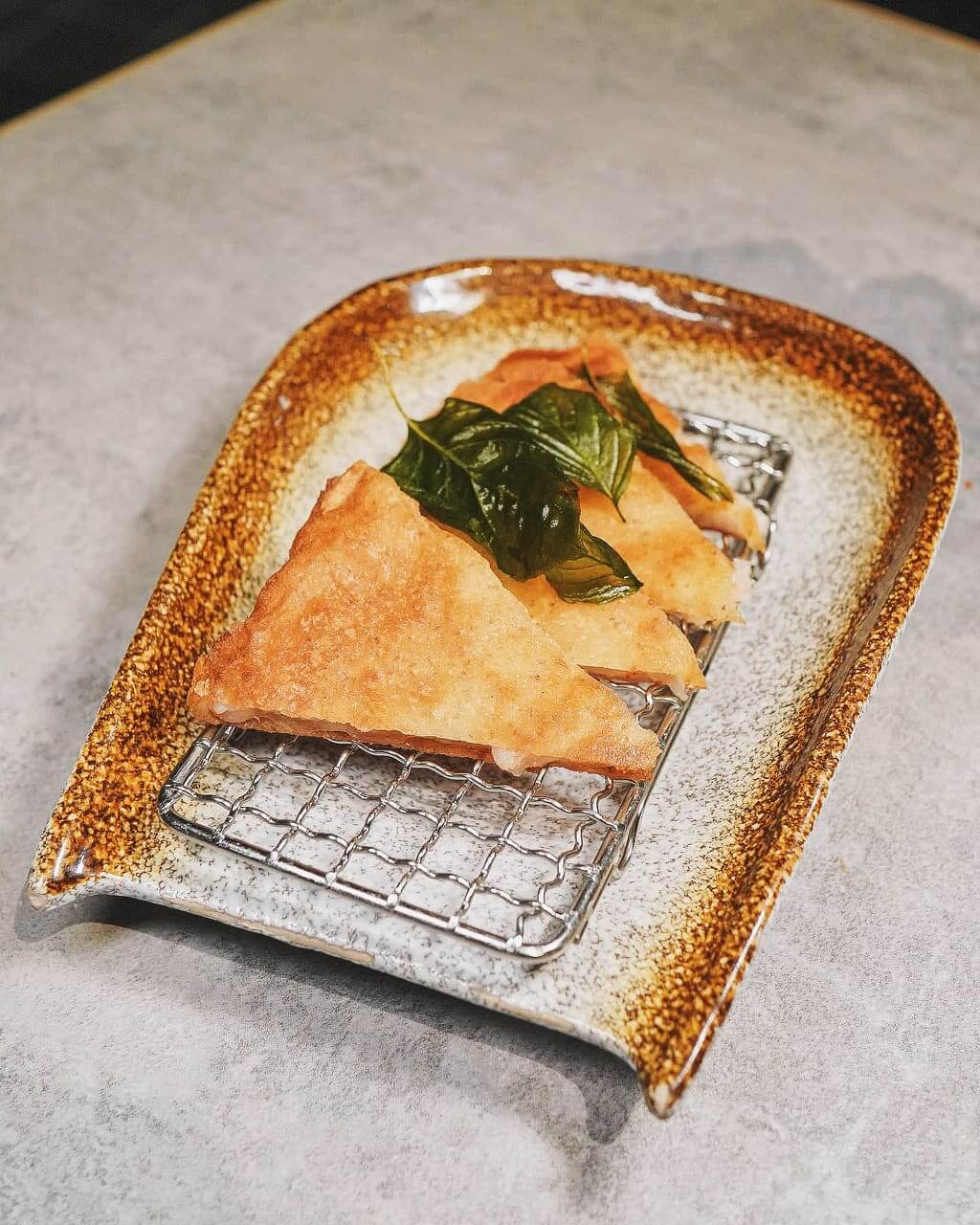 蝦餅餡料用上原隻大蝦。